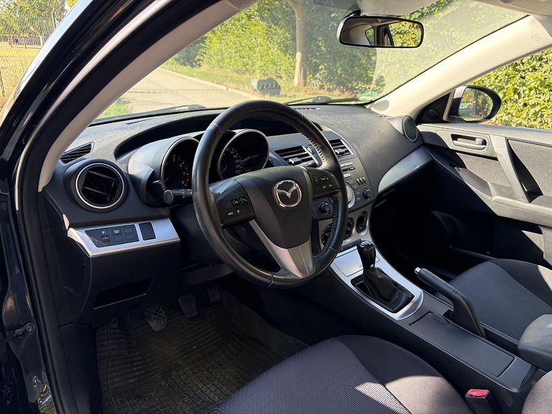 Mazda 3 1.6 Center-Line - fotka 24 z 28