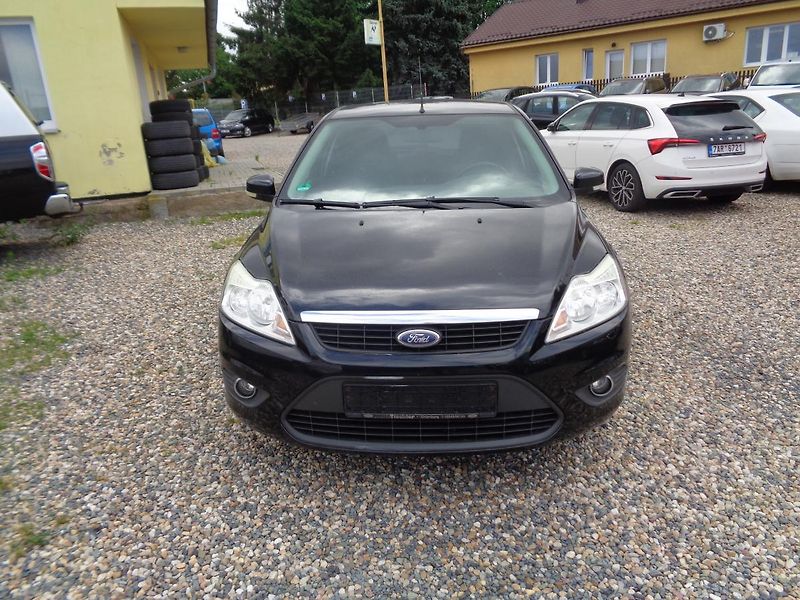 Ford Focus 1,6 - fotka 2 z 17