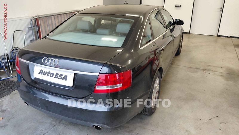 Audi A6 (2004) 2.4i, 1.maj, kůže, autoAC - fotka 2 z 3