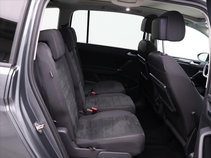 Volkswagen Touran 2,0 TDI DSG Parorama Navi - fotka 12 z 28