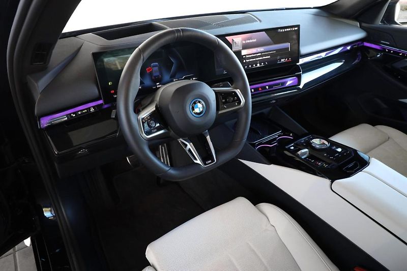 BMW i5 xDrive 40 - fotka 2 z 32