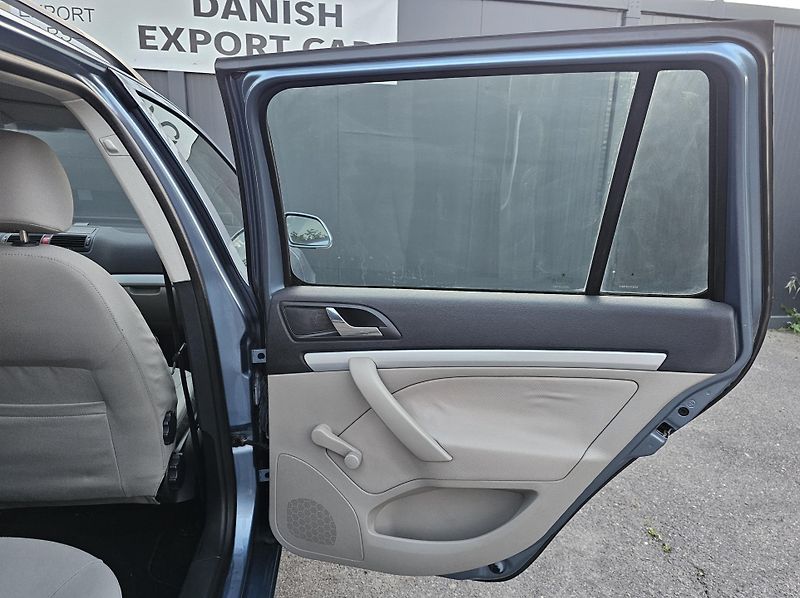 Škoda Octavia 1.6 85kW,KLIMA,TEMPOMAT,2xKOLA - fotka 28 z 37