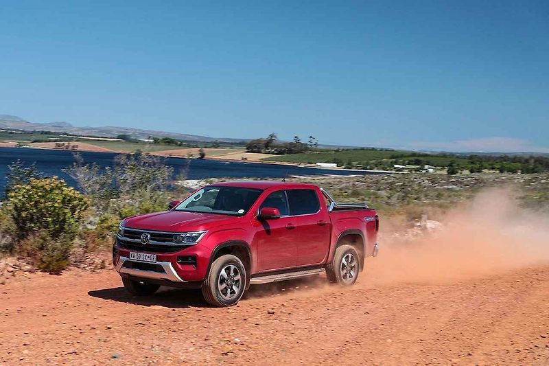 Nový VW Amarok při jízdě v jihoafrickém terénu