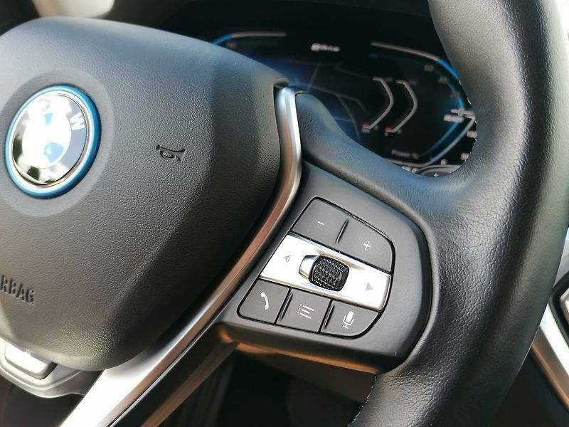 BMW Řada 3 (2022) REZERVACE! 320e PHEV - fotka 30 z 42