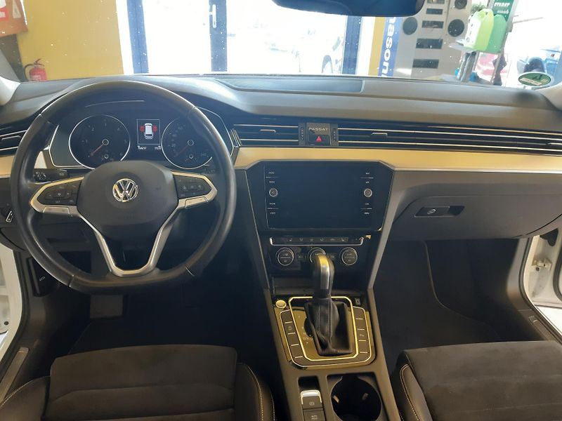 Volkswagen Passat 2.0 TDI COMBI NAVI LED APP  - fotka 9 z 28