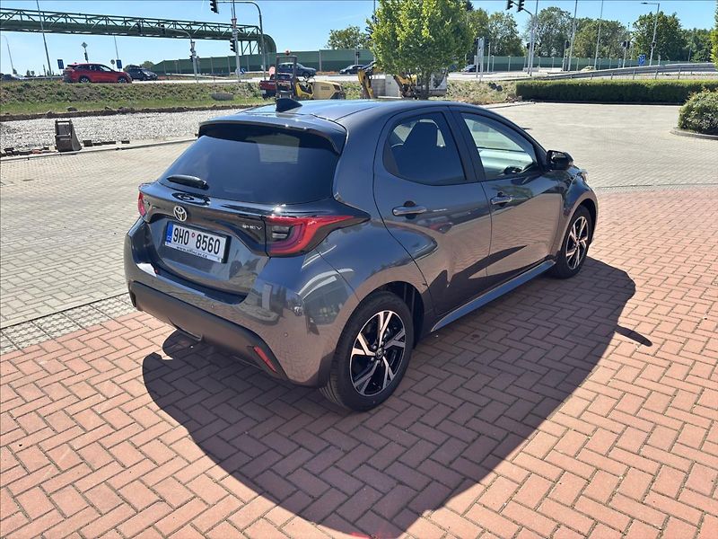 Toyota Yaris 1,5 HEV Style - fotka 5 z 11