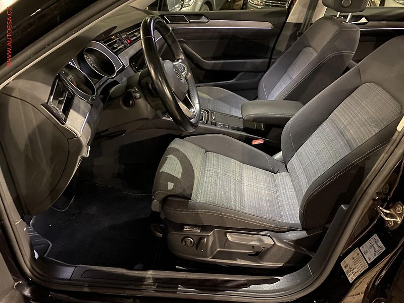 Volkswagen Passat (2020) 1.6 TDi, Business, DSG, LED - fotka 9 z 18