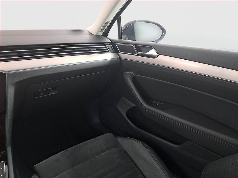 Volkswagen Passat (2015) 2.0 TDI, Automat, Serv.kniha - fotka 8 z 20