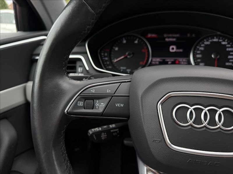Audi A4 Avant 40 tdi quattro S-trinic - fotka 15 z 27