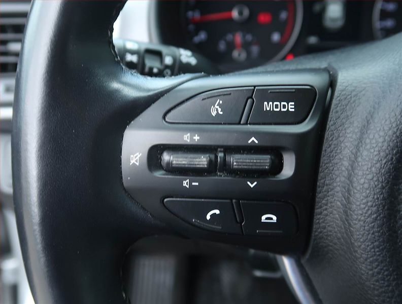 Kia Stonic (2024) 1.2 DPI, Serv.kniha, Tempomat - fotka 16 z 20