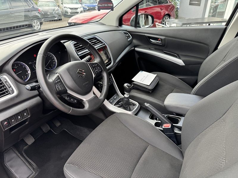 Suzuki SX4 S-Cross (2017) 1.4i BoosterJet LED Kamera - fotka 24 z 49