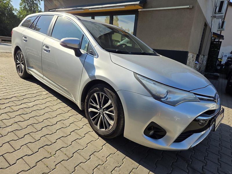 Toyota Avensis 2.0-AUT.KLIMA-KAMERA-TEMPOMAT - fotka 3 z 13
