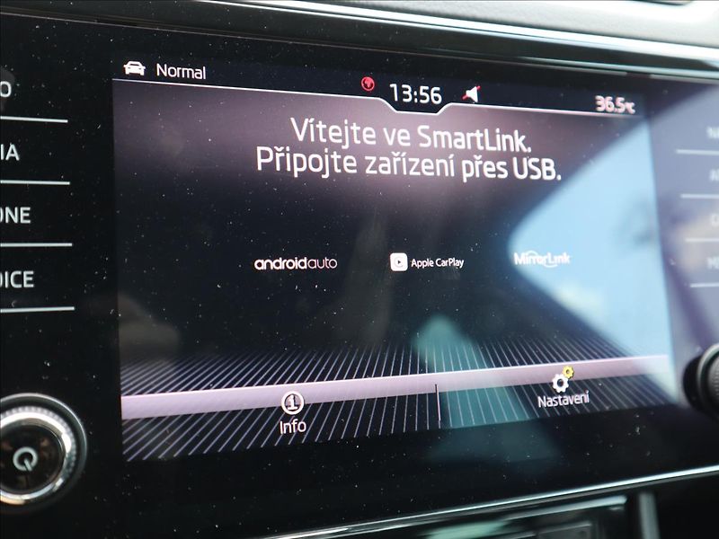 Škoda Superb 2,0 TDI DSG ACC DCC Kamera LED - fotka 21 z 58