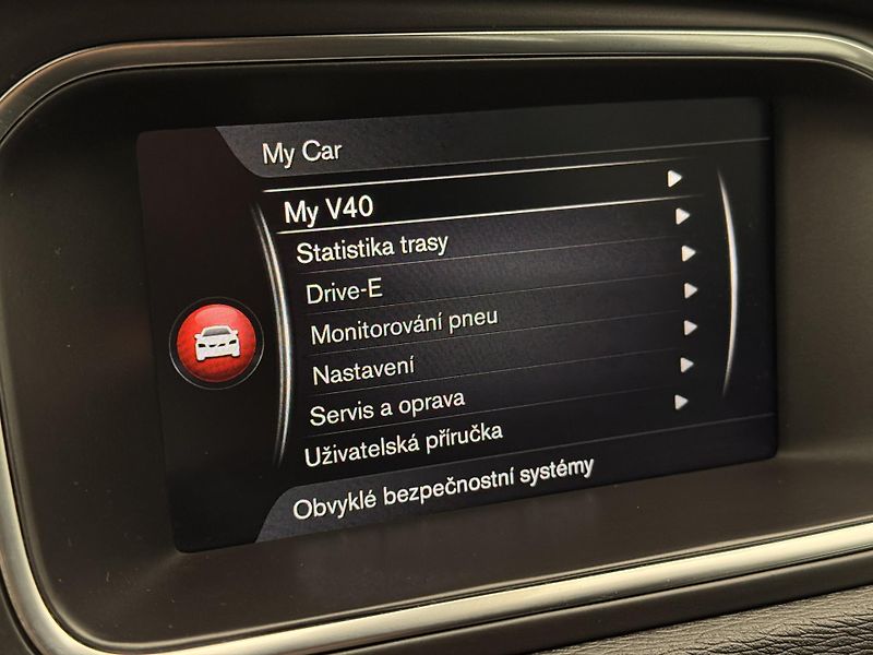 Volvo V40 T2 MOMENTUM AUT  - fotka 34 z 41