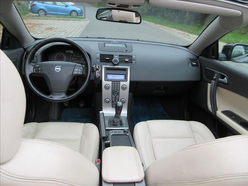 Volvo C70 2,0 D, Navi, Kůže, Xenon - fotka 21 z 28