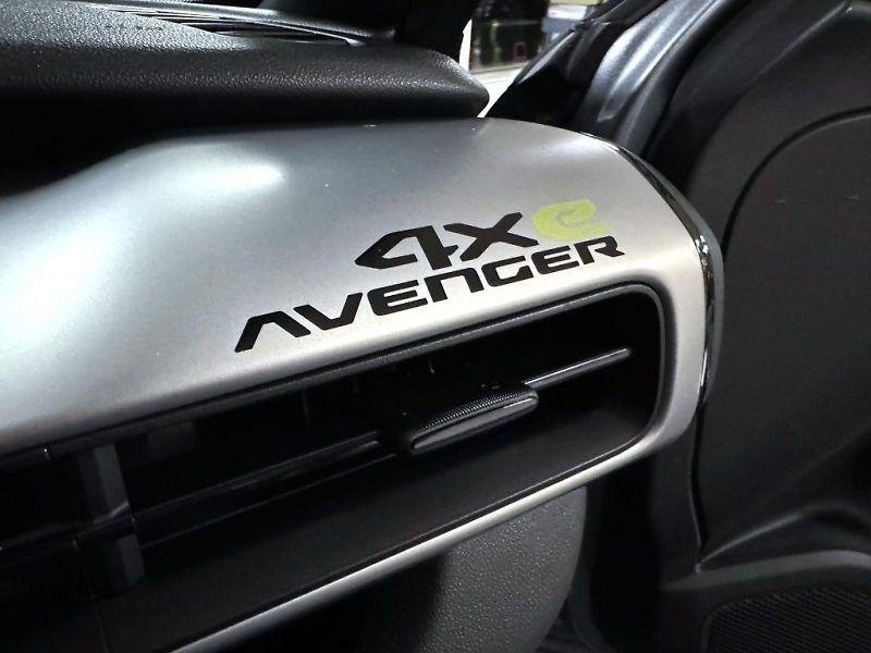 Jeep Avenger (2026) 1.2 T e-hybrid AT 145k 4xe Upl - fotka 10 z 20