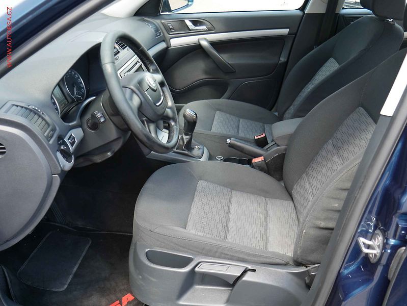 Škoda Octavia (2012) 1.6TDi, ČR, Ambition - fotka 9 z 16