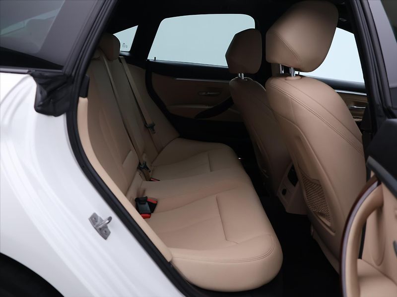 BMW Řada 4 2,0 30i 185kW Grand Coupe DPH - fotka 13 z 32