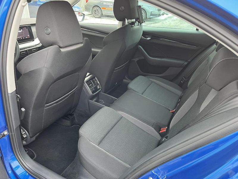Škoda Octavia 2.0TDi 85kW Selection - fotka 8 z 23