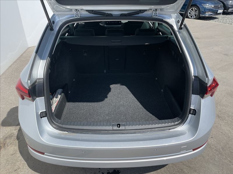 Škoda Octavia 2,0 TDI Combi Ambtion Plus LED - fotka 24 z 24