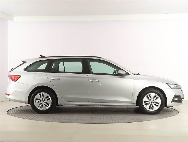 Škoda Octavia (2023) Ambition 2.0 TDI, digi klima - fotka 6 z 24