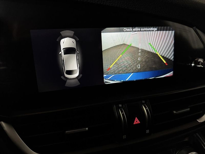 Alfa Romeo Giulia 206kW Q4 VELOCE 1.MAJITEL - fotka 27 z 39