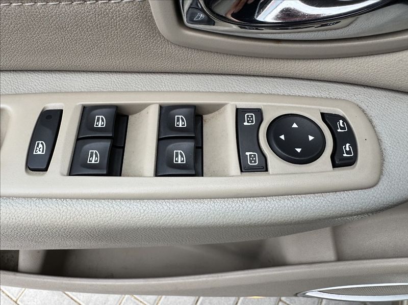 Renault Grand Scénic 1,5 dCi 7míst Navi Bose tažné - fotka 23 z 50