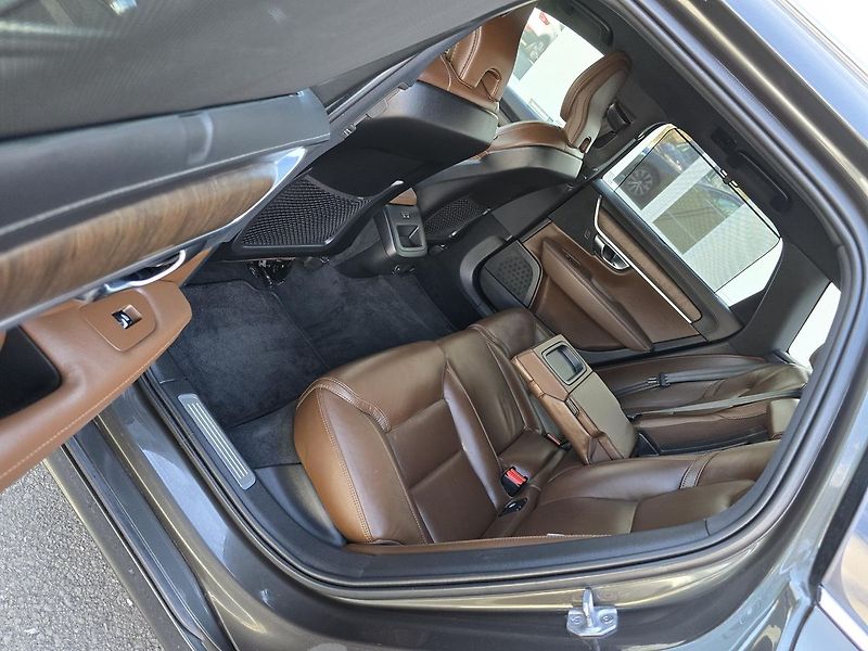 Volvo V90 221kW B6 4x4 R-DESIGN -DPH - fotka 37 z 45