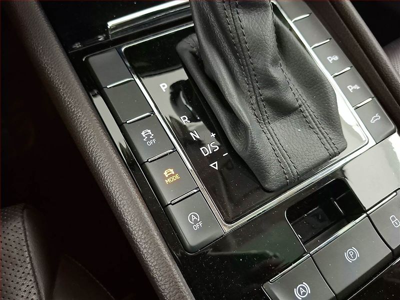 Škoda Superb (2015) Laurin&Klement 2.0 TDI 4x4 - fotka 17 z 25