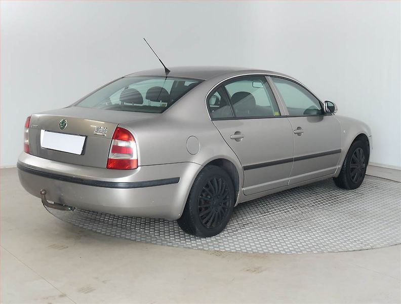 Škoda Superb (2008) 1.9 TDI, Tažné, Klima - fotka 5 z 14