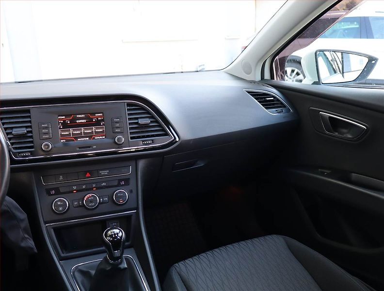 Seat Leon (2016) 1.4 TSI, Tempomat - fotka 8 z 16