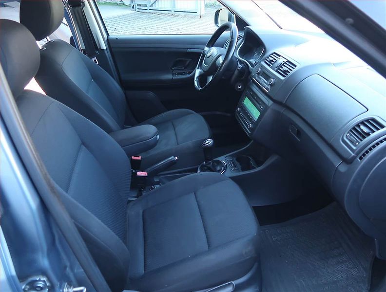 Škoda Fabia (2011) Elegance 1.2 TSI, Tempomat - fotka 9 z 14