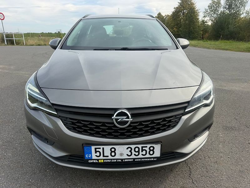 Opel Astra SPORTS TOURER 1,6 TDI 54000KM - fotka 8 z 17