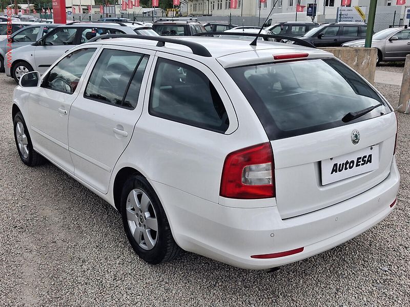 Škoda Octavia (2010) 1.6 TDi, 2.maj,ČR, AC, park - fotka 6 z 18