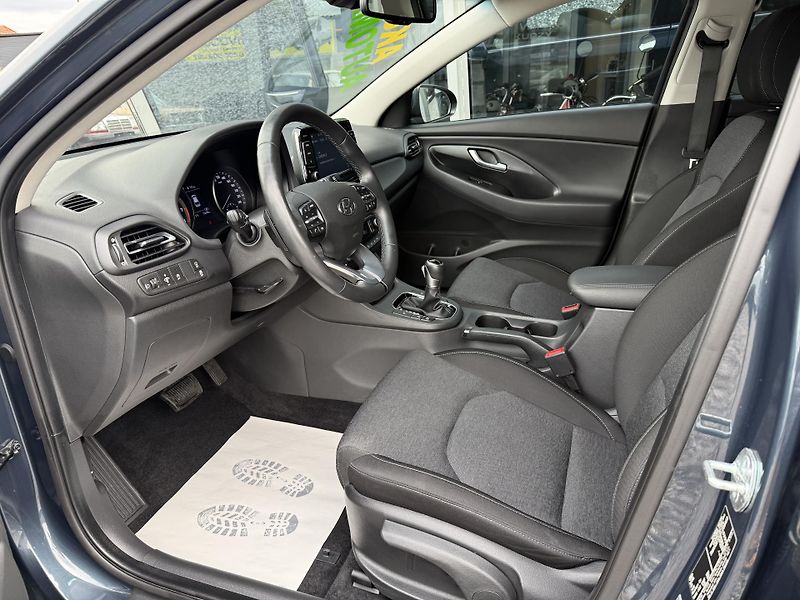 Hyundai i30 1,5 T-GDI DCT Smart Automat ČR - fotka 15 z 40