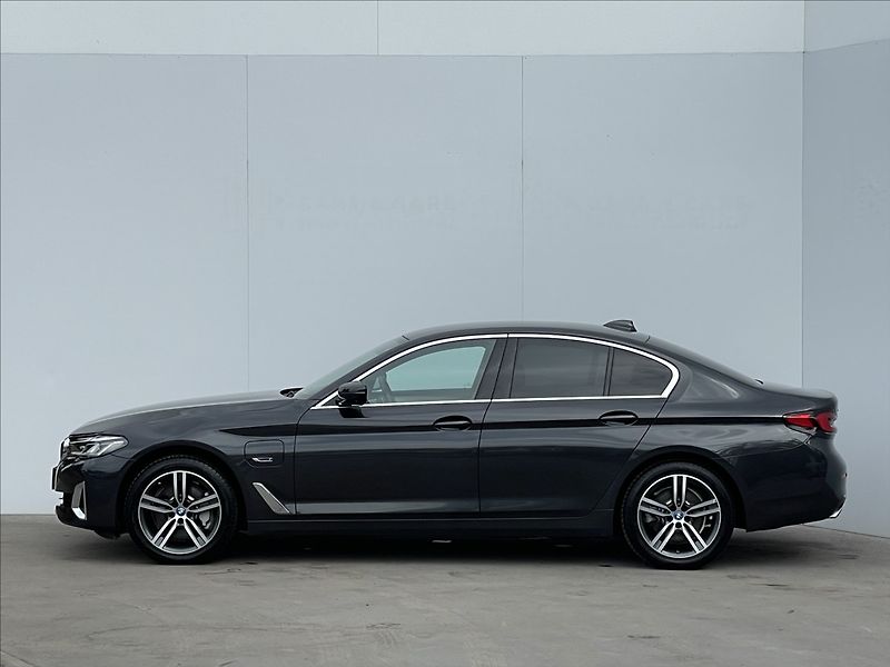 BMW Řada 5 2,0 530e xDrive A8 Luxury Line - fotka 2 z 22