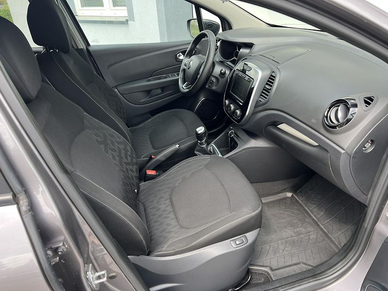 Renault Captur (2020) 1.3TCe 96kW LIMITED  - fotka 8 z 22