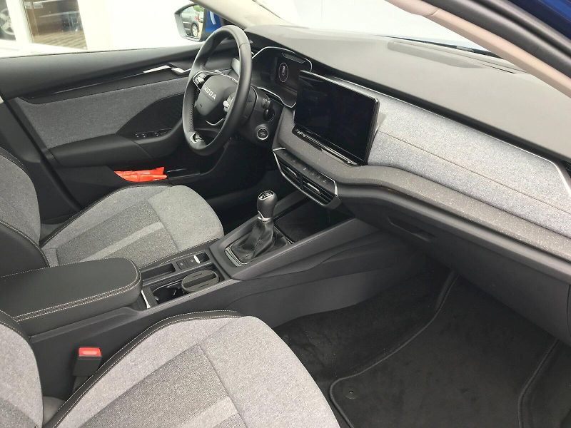 Škoda Octavia (2025) COMBI TOP SELECTION 1,5 TSI - fotka 7 z 26