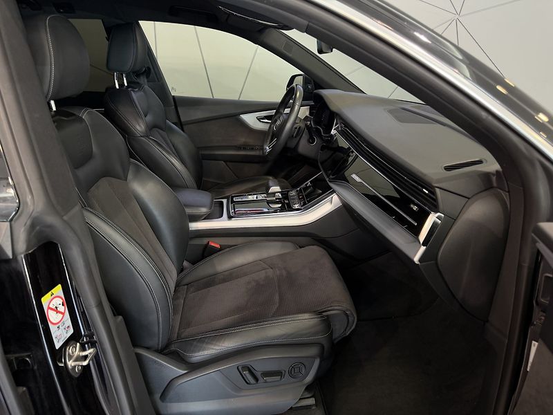 Audi Q8 50TDI S-line Quattro 210 kW - fotka 11 z 27
