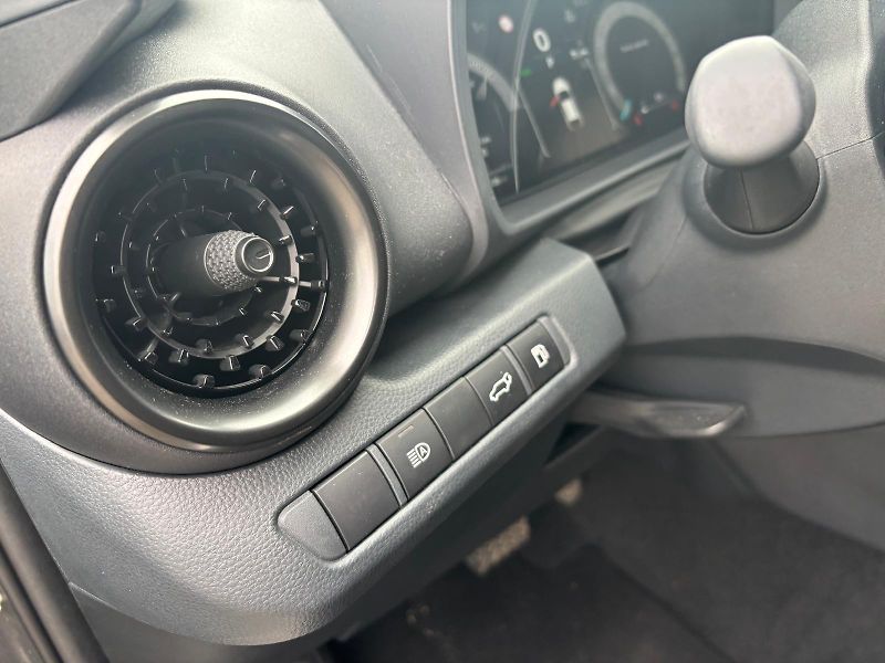 Toyota C-HR 2,0 HEV e-CVT GR Sport - fotka 13 z 30