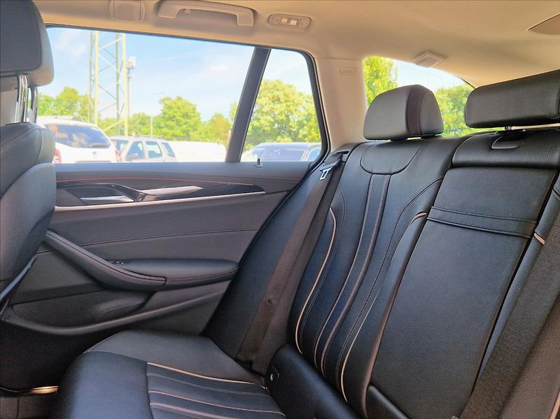 BMW Řada 5 3,0 530d TOURING KOMPLETVÝBAVA - fotka 13 z 39