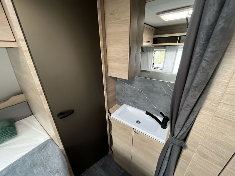 Weinsberg (2027) CaraOne 450 FU (25) - fotka 15 z 19