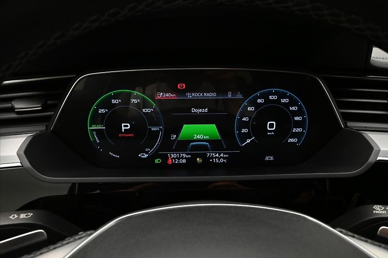 Audi e-tron 55 300 kW QUATTRO S-LINE Záruk - fotka 16 z 31