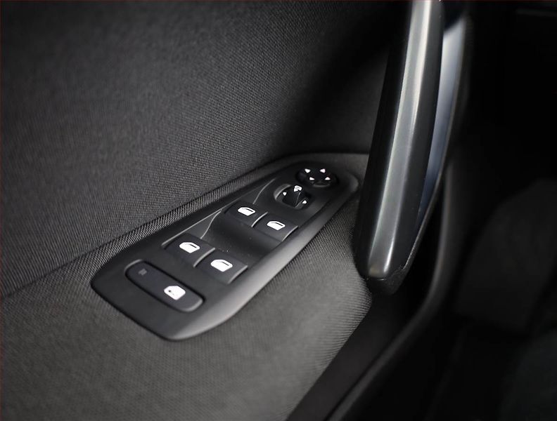 Peugeot 308 (2020) Active 1.5 BlueHDi, ČR,1.maj - fotka 14 z 17