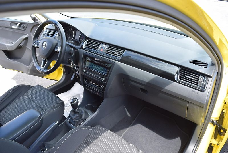 Škoda Rapid (2014) 1.2TSI 63kw AMBITION PANO OPS - fotka 33 z 50