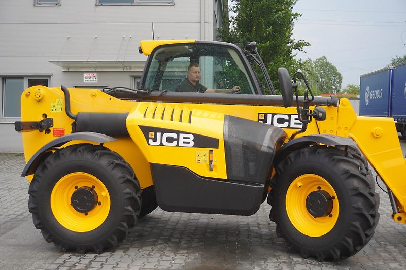 JCB (2019) 535-95 / 3.5 T / range 9.5 m - fotka 18 z 24