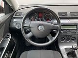 Volkswagen Passat (2008) 1.9 TDi, Trendline, AC - náhled 11