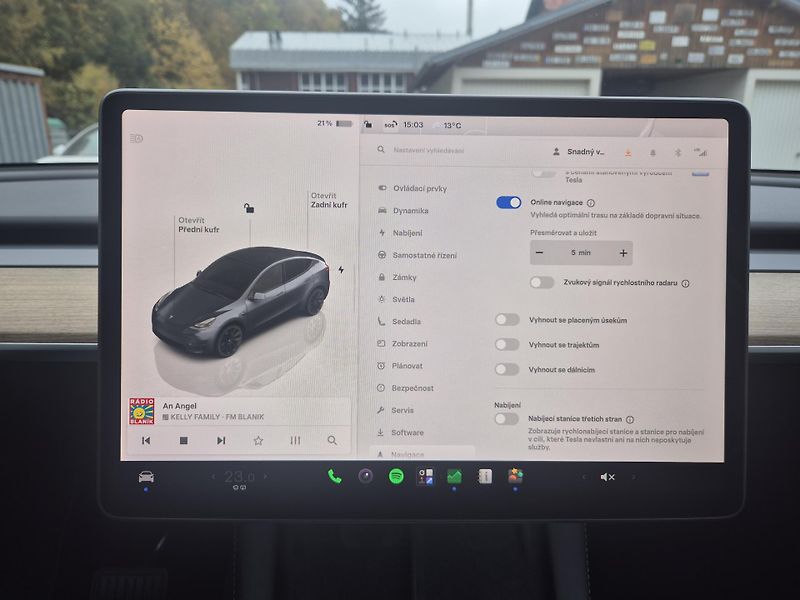 Tesla Model Y RWD 220kw TZ SOH 93,6 % - fotka 29 z 49