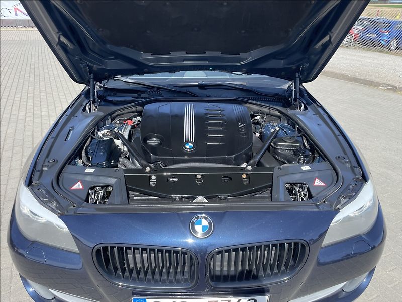 BMW Řada 5 3,0 d 180kw Manuál Luxury 2maj - fotka 27 z 31