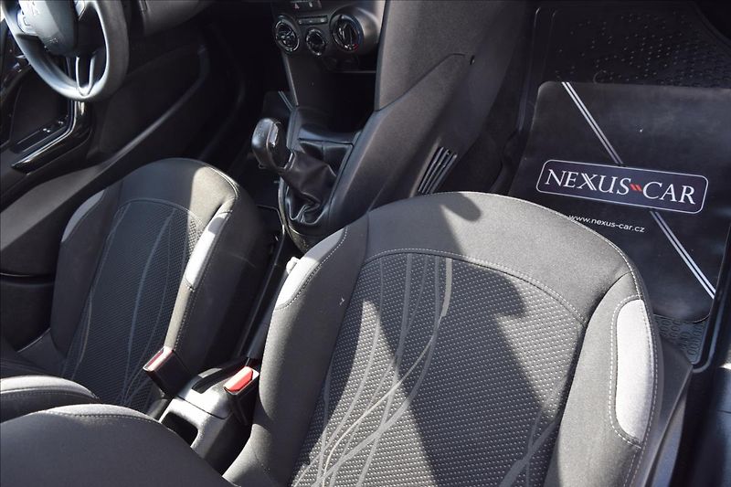 Peugeot 208 1,4 HDi 50KW NÍZKÉ KM KLIMA - fotka 23 z 50
